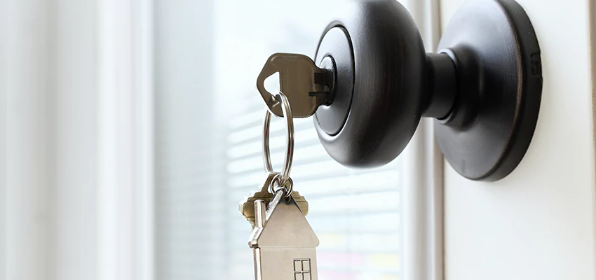 Bifold Door Knob Replacement in Woodside, California